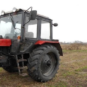 Продам трактор Беларусь МТЗ. В хорошем состоянии,  с документами,  покра